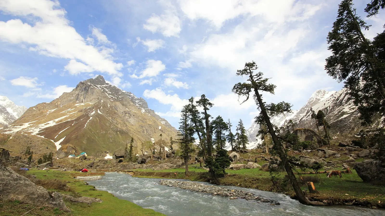 Har Ki Dun — Har Ki Dun Valley View - Sankri Range of Garhwal Himalayas, Uttarakhand, India.
Majestic Swargarohini Mountain and it's 
